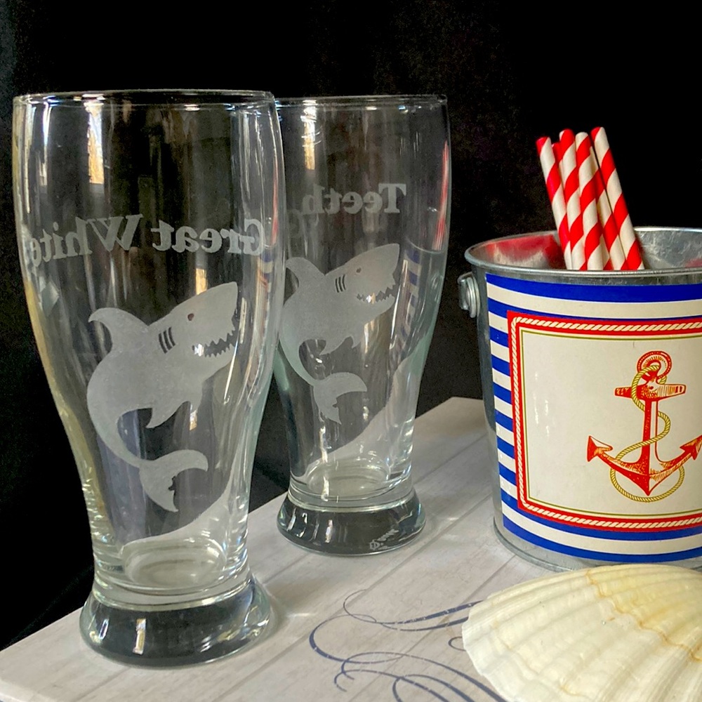 Set of 4 shark Pilsner glasses
